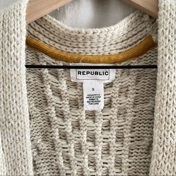 Beige cardigan sweater - Picture 3 of 3